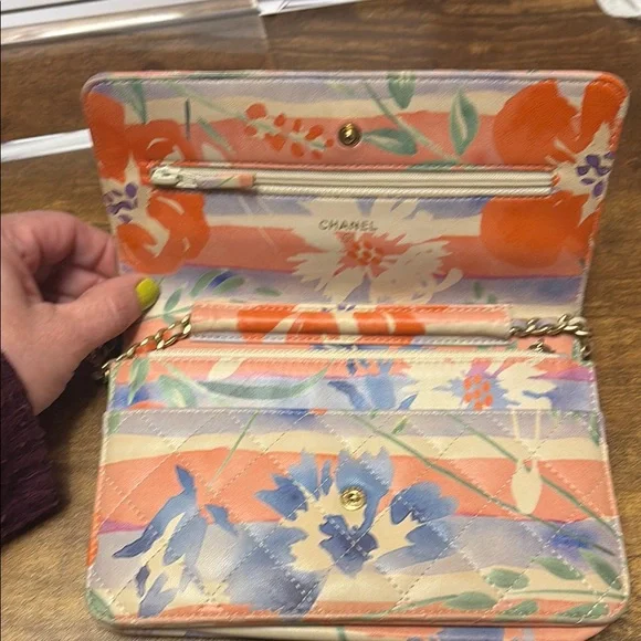 CHANEL, UNIQUE, & INCREDIBLY PRICED, Floral Chain wallet on chain crossbody. - Picture 3 of 11